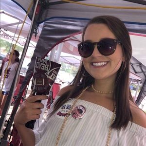 Meet your Posher, Mae